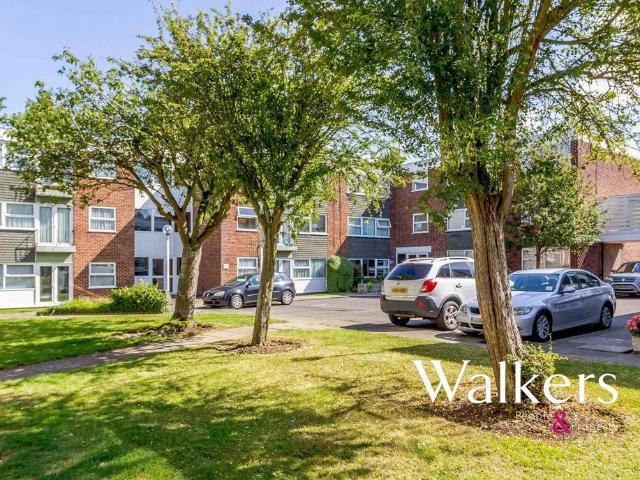 Flat for sale in Shenfield, Brentwood