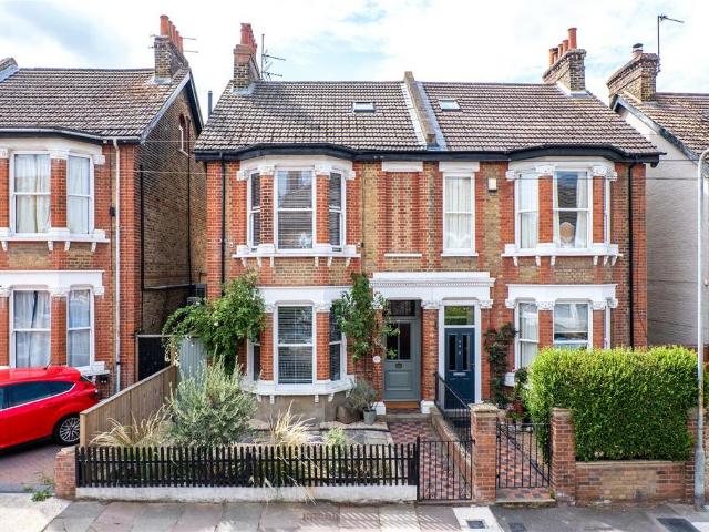 Flat for sale in Gravesend, Gravesham
