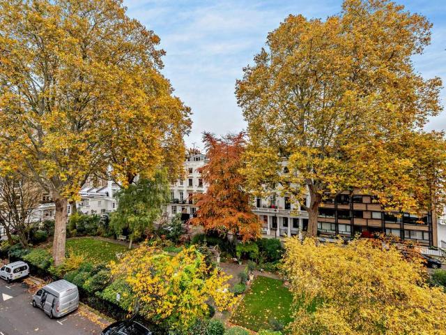 Flat for sale in Chelsea, Cat Hill