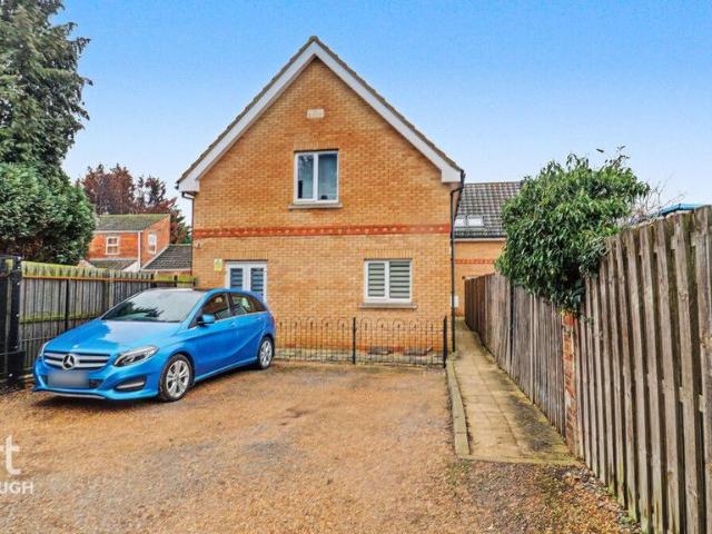 Flat for sale in Peterborough