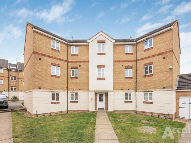 Flat for sale in Harold Wood, Greater London