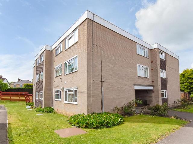 Flat for sale in Slough