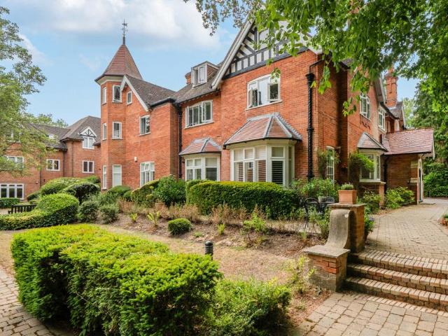 Flat for sale in Fleet, Hart