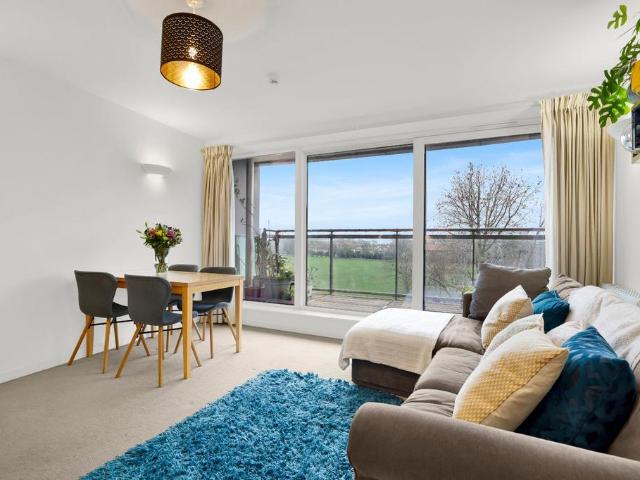 Flat for sale in Wandsworth, Greater London
