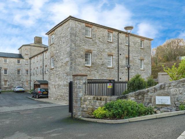 Flat for sale in Holywell, Wales