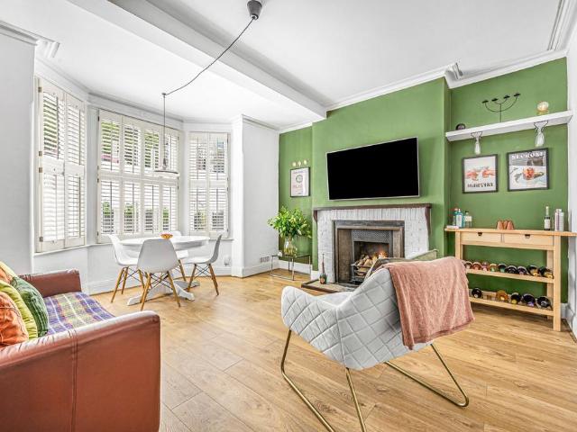 Flat for sale in Belsize Park, Greater London