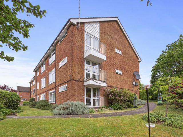 Flat for sale in Totteridge, Cressex