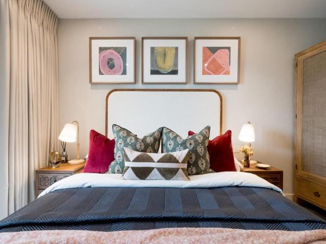 Flat for sale in Bromley-by-Bow, Mile End