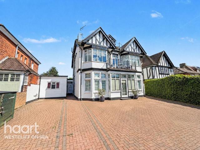 Flat for sale in Alton Barnes, Essex