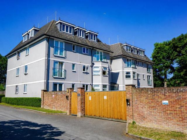 Flat for sale in Broomgrove, Guestling Green
