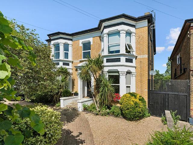 Flat for sale in Leytonstone, Greater London