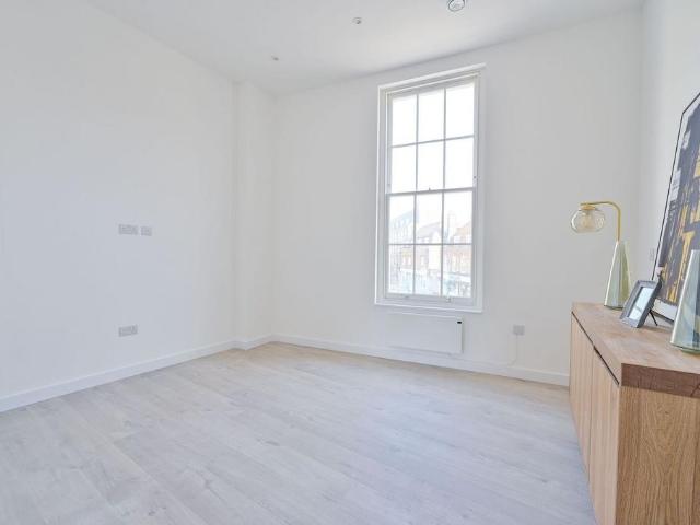 Flat for sale in London Borough of Lewisham, Deptford