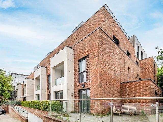Flat for sale in West Hampstead, Greater London