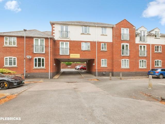 Flat for sale in Syston, Elmfield