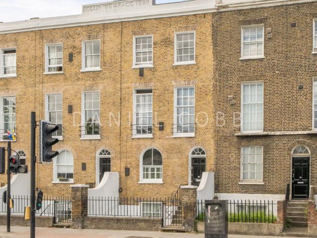 Flat for sale in Vauxhall, Greater London