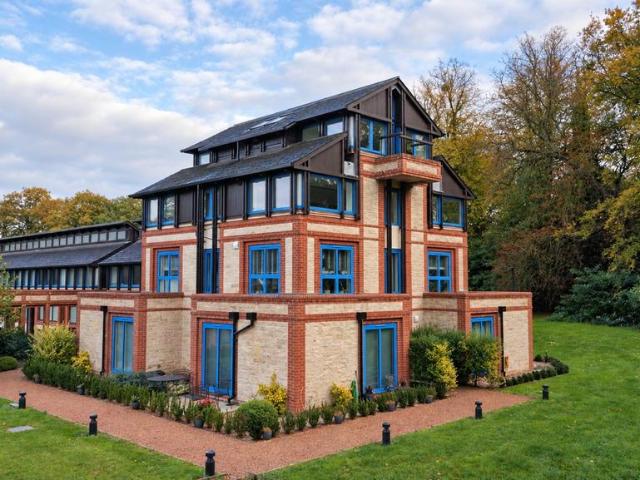 Flat for sale in Cryers Hill, Hughenden Valley