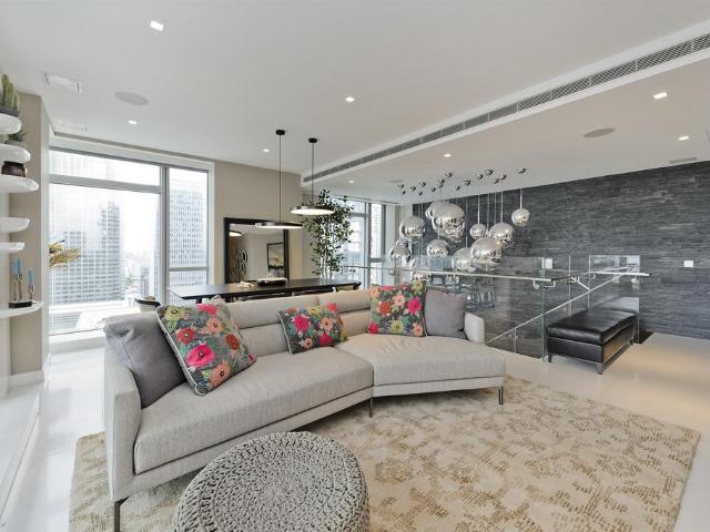Flat for sale in Isle Of Dogs, Greater London