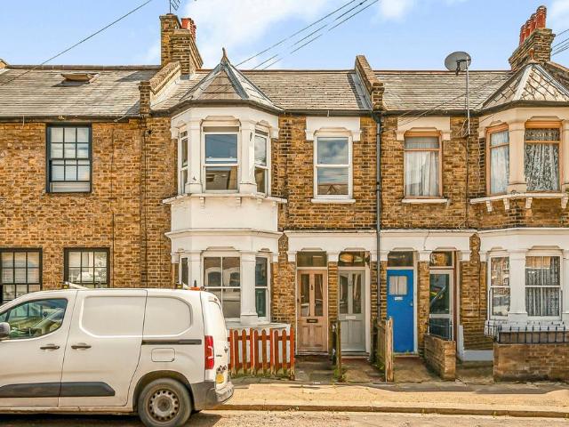Flat for sale in London Borough of Southwark, Greater London