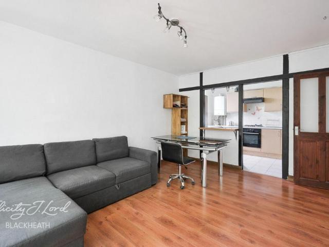 Flat for sale in Charlton, Greater London