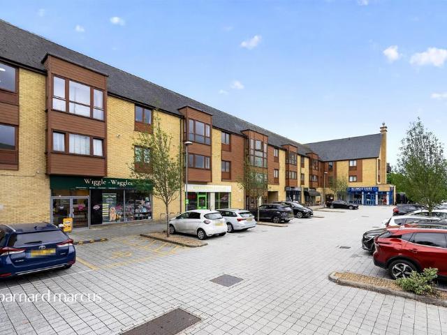 Flat for sale in Manor Park, Epsom