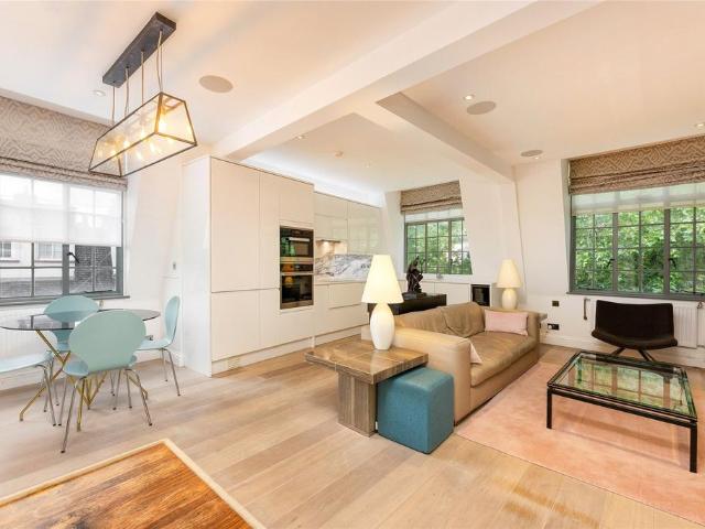 Flat for sale in Chelsea, Greater London