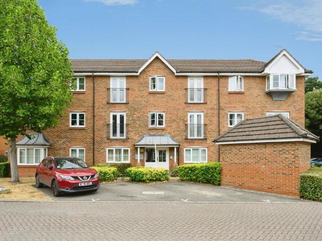 Flat for sale in Red Hill, Surrey