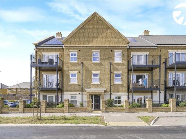 Flat for sale in Ebbsfleet Green, Dartford