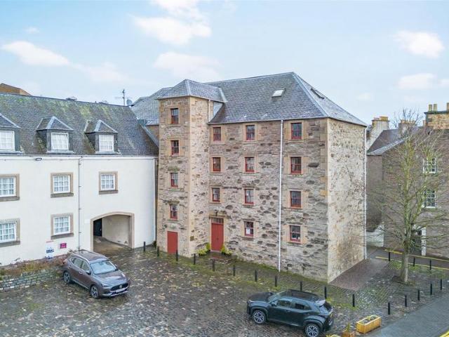 Flat for sale in Craigie, Moneydie