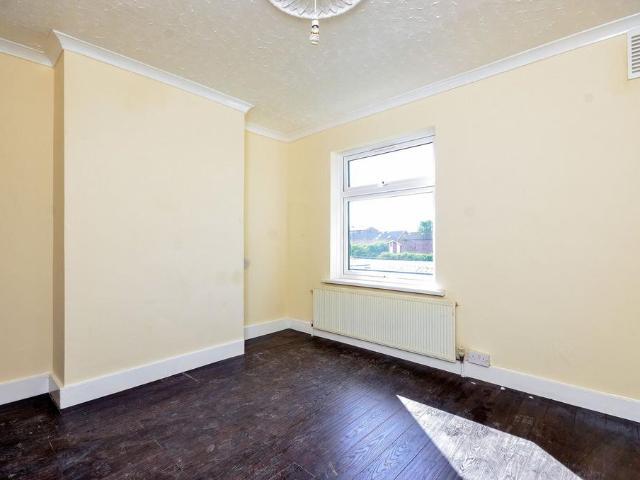 Flat for sale in Plaistow, Greater London