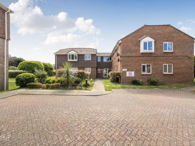 Flat for sale in Acol, Kent