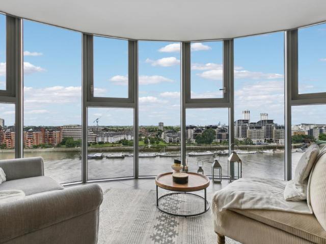 Flat for sale in Battersea, Greater London