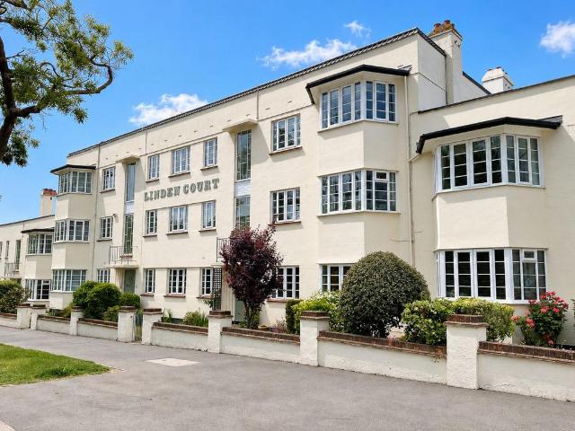 Flat for sale in Alton Barnes, Essex