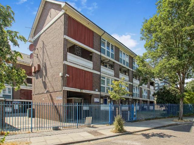 Flat for sale in Homerton, Greater London