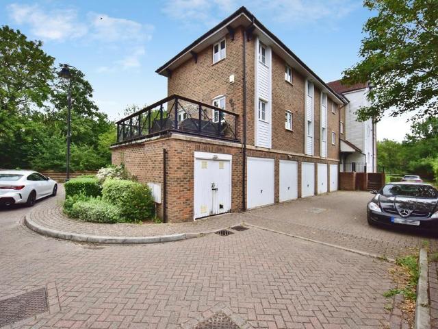 Flat for sale in Bourne Vale, Kent