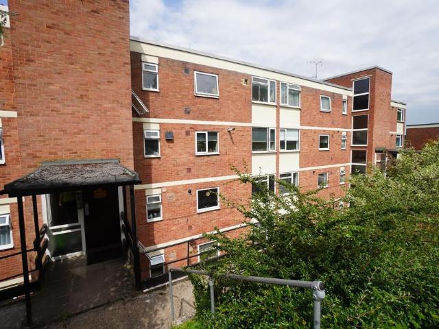 Flat for sale in Totteridge, Cressex
