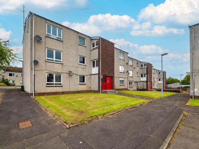 Flat for sale in Broxburn, Scotland