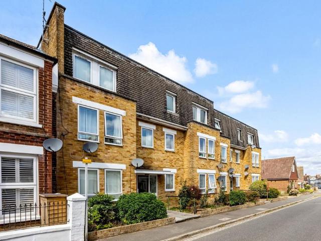 Flat for sale in Perryfields, West Sussex