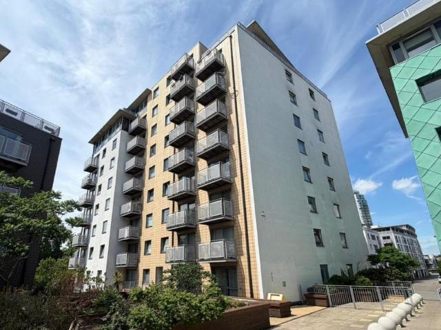 Flat for sale in London Borough of Lewisham, Deptford