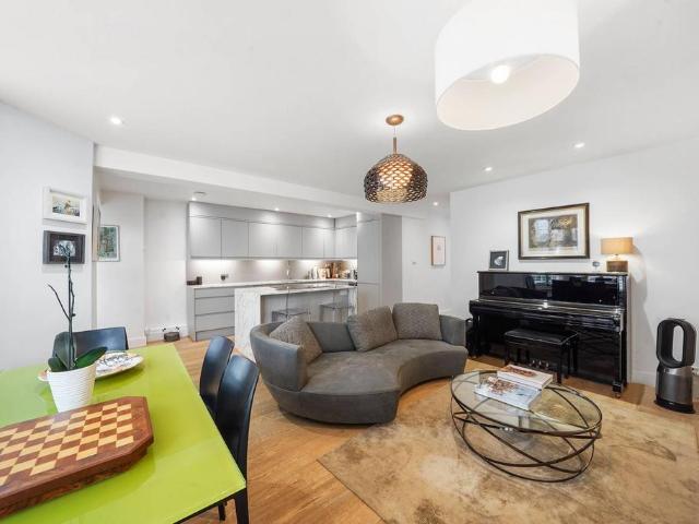 Flat for sale in Brook Green, Greater London