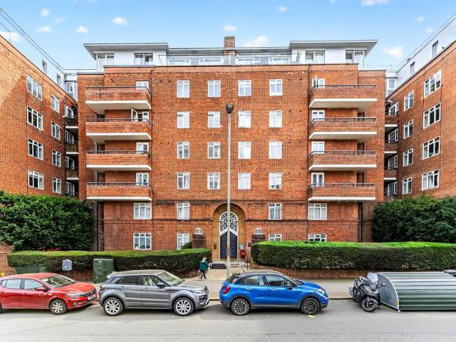 Flat for sale in Putney, Greater London