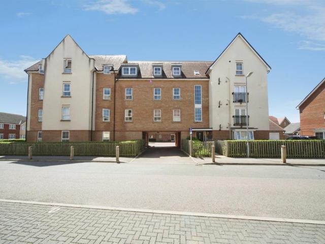 Flat for sale in Dunstable, Bedfordshire