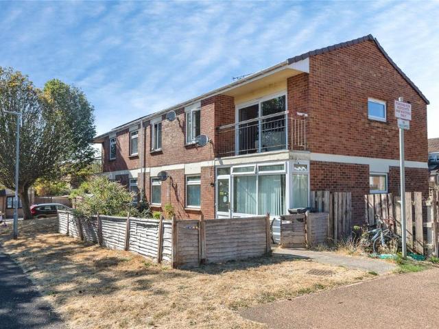 Flat for sale in Priorswood, Rumwell
