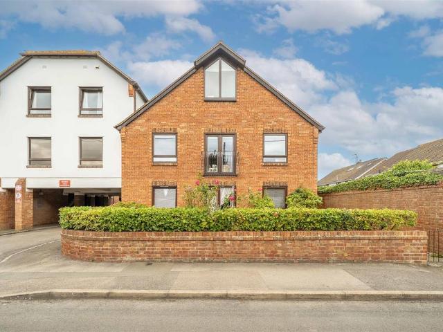 Flat for sale in Berrick Salome, Oxfordshire
