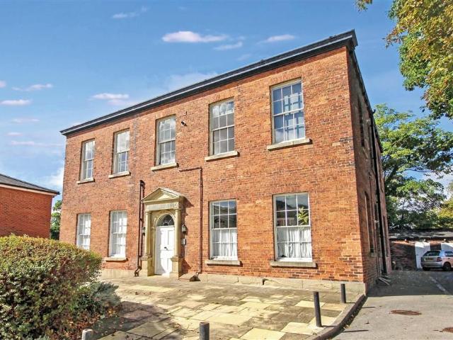 Flat for sale in Wrenthorpe, West Yorkshire