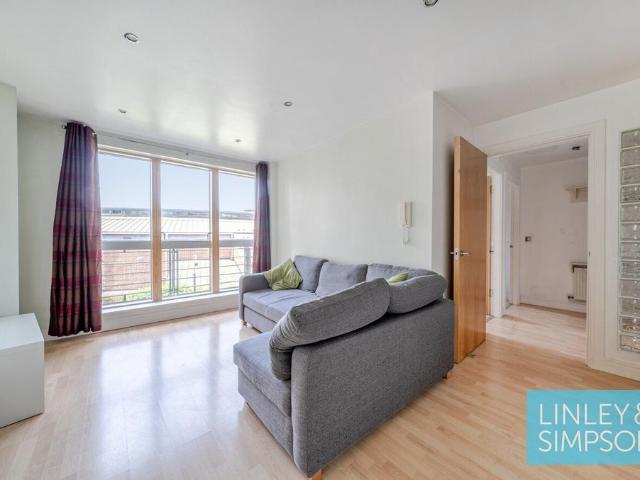 Flat for sale in West Yorkshire
