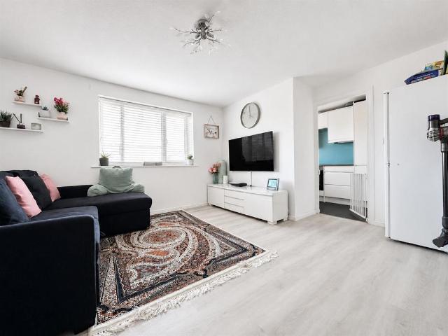 Flat for sale in Slough