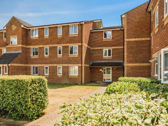 Flat for sale in Slough
