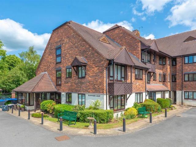 Flat for sale in Alderminster, Warwickshire