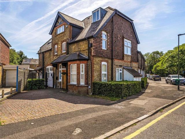 Flat for sale in Greater London