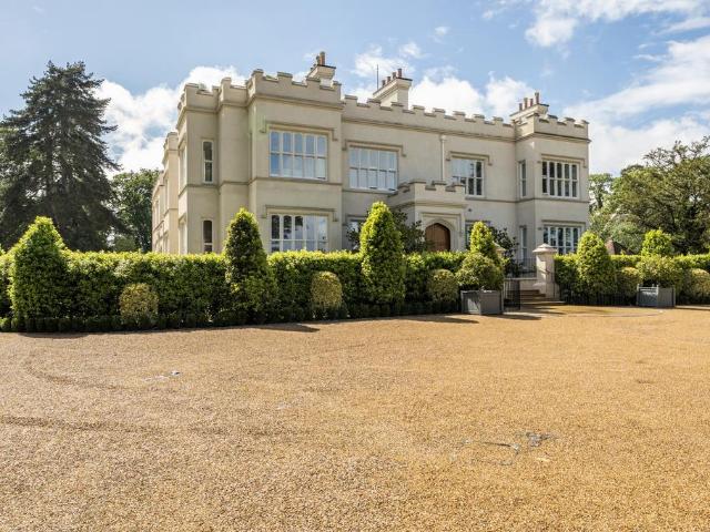 Flat for sale in Pachesham Park, Surrey